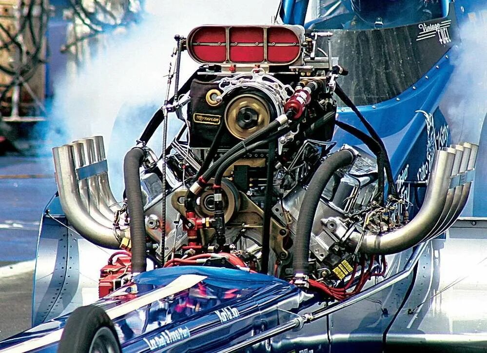 Самые надежные мощные двигатели. Двигатель машины. Мощный двигатель. Самый мощный мотор. Мощный гоночный двигатель.