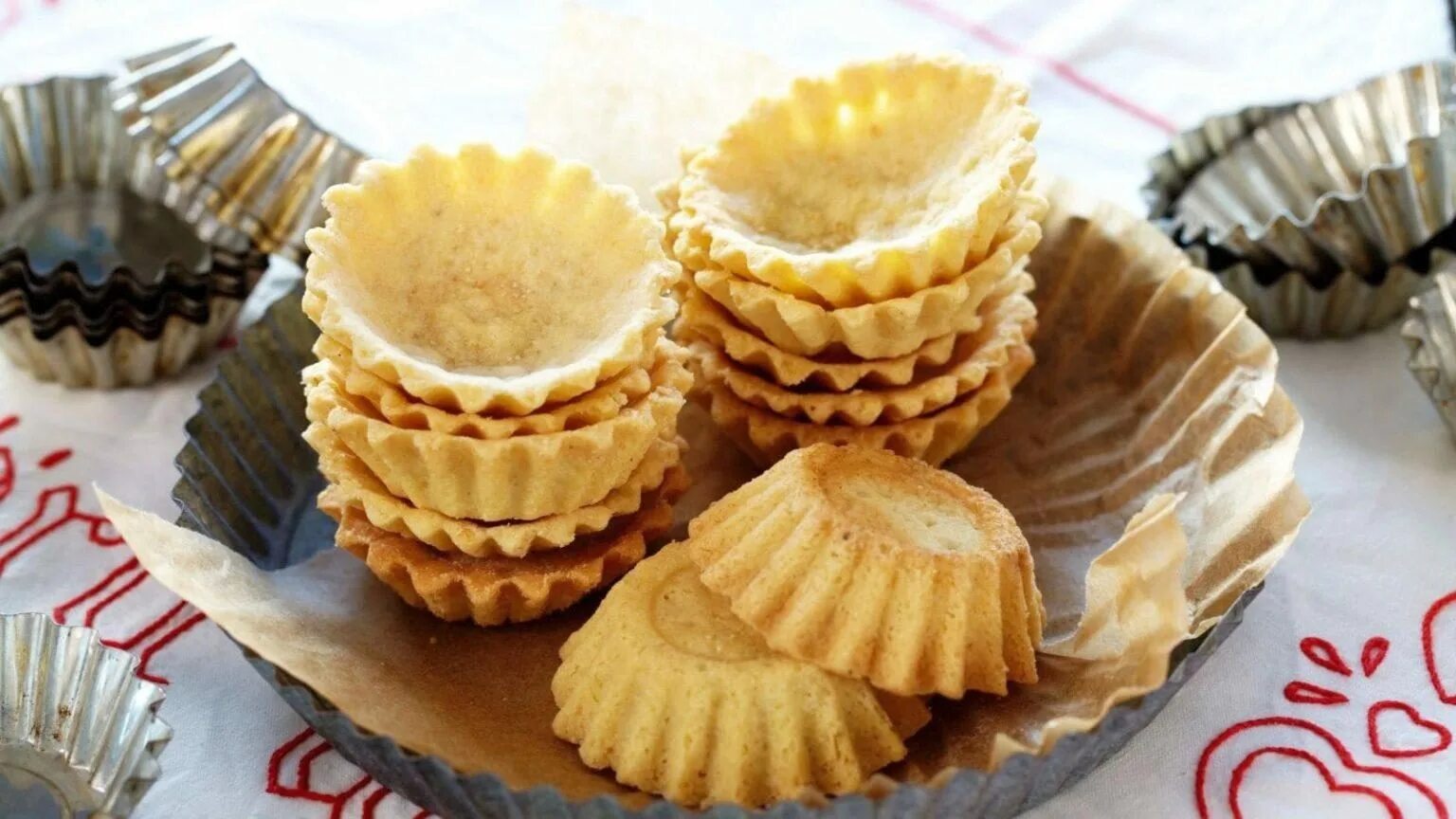 тарталья тарталетка геншин. тарталетки с крабовыми палочками и сыром и яйцом. тарталетки с крабовыми палочками яйцом. варианты начинок для тарталеток. варианты начинок для тарталеток.