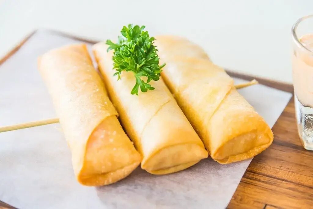 V roll. Spring Rolls. Egg Rolls/Spring Rolls. Вьетнамские спринг роллы.