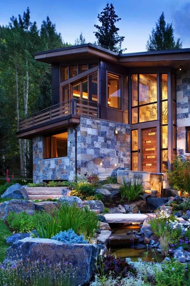 Дом дача в горах. Красивый домик. Современный загородный дом. Дом в горах. Уютный домик.