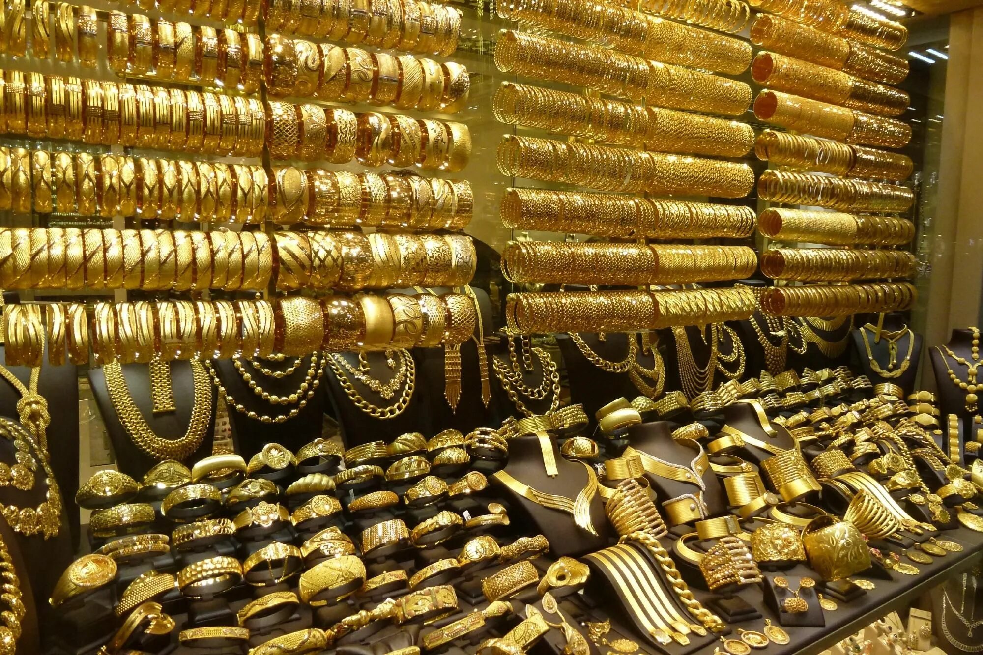 Магазины по продаже золотом. Золотой базар в Стамбуле. Гранд базар Стамбул ювелирка. Bazar Gold в Стамбуле. Гранд базар Стамбул ювелирные украшения.