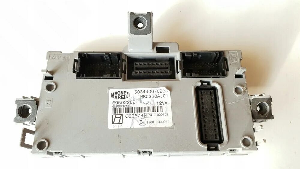 Боди компьютер ивеко. Боди компьютер ивеко. Боди компьютер ивеко. Блок управления компьютером. Iveco 5801926285 распиновка.