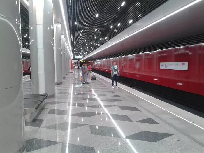 Метро некрасовка магазины. Метро некрасовка. некрасовка метро толпа. отель элит метро некрасовка. метро некрасовка санкт петербург.
