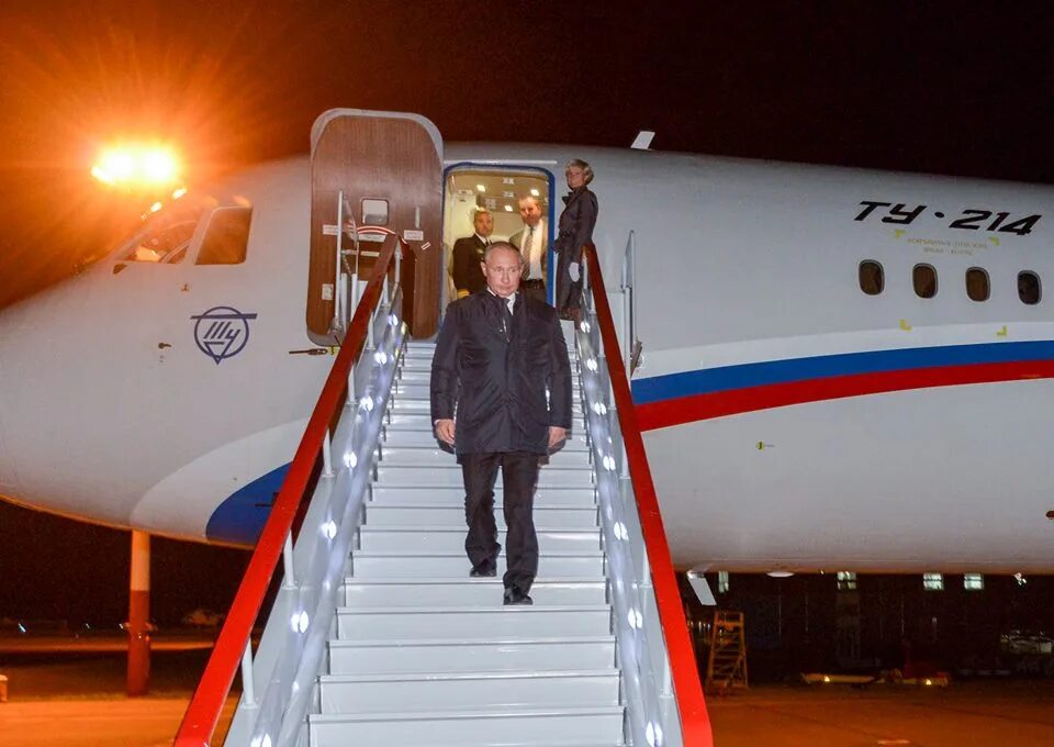Самолет прилетел через 5 лет. Ту 214 путина. путин из самолета. аэропорт президента россии. ту 214 президентский внутри.