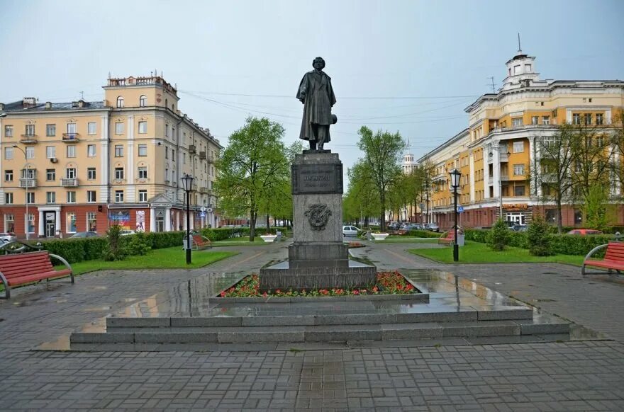 Пл имени. Площадь Пушкина Кемерово. Площадь Волкова Кемерово. Памятник Пушкина в Кемерово. Памятник Пушкину город Кемерово.