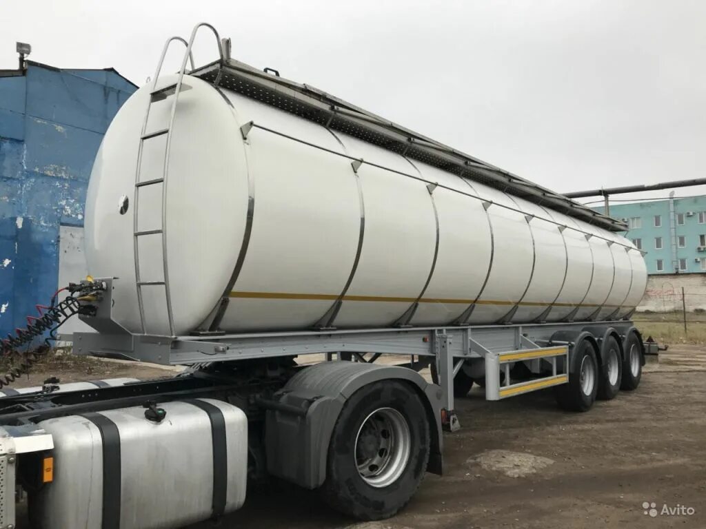 Цистерна 66 калибра. , модель 15-1424. Цистерна б. Бочка полуприцеп пищевая 32 кубов санти. , модель 15-1424.