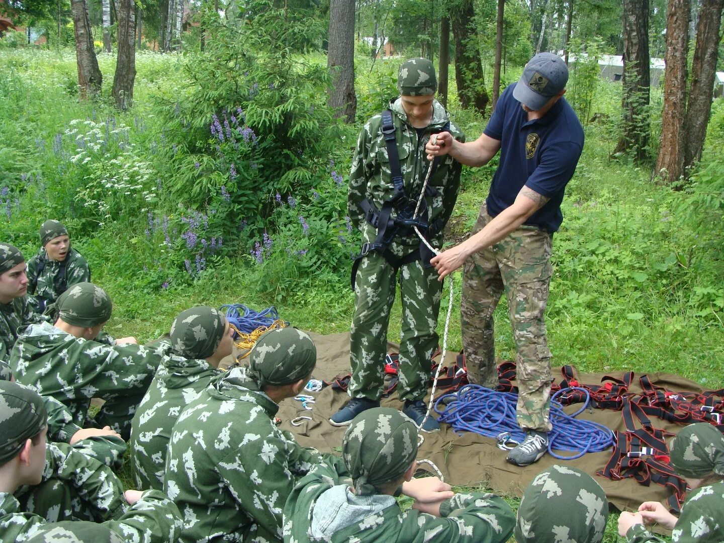 Военно спортивный лагерь. Детский военно-спортивный лагерь “Разведбат”. Детский лагерь Разведбат. Детский военный лагерь. Детские военно спортивные лагеря.