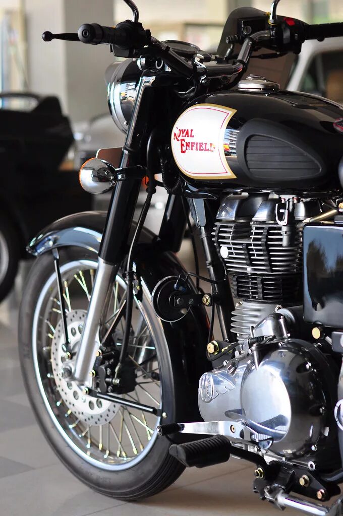 Роял энфилд 350. Royal Enfield Classic 350. Royal Enfield Bullet 350. Роял Энфилд Классик 350. Роял Энфилд буллит.