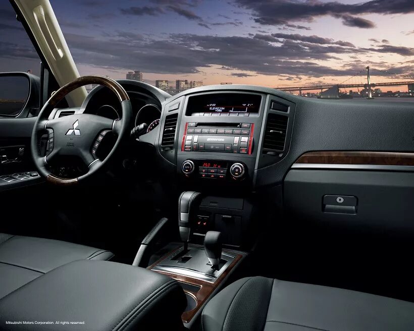 Внедорожник Mitsubishi Pajero слегка обновился в Китае - DRIVE2