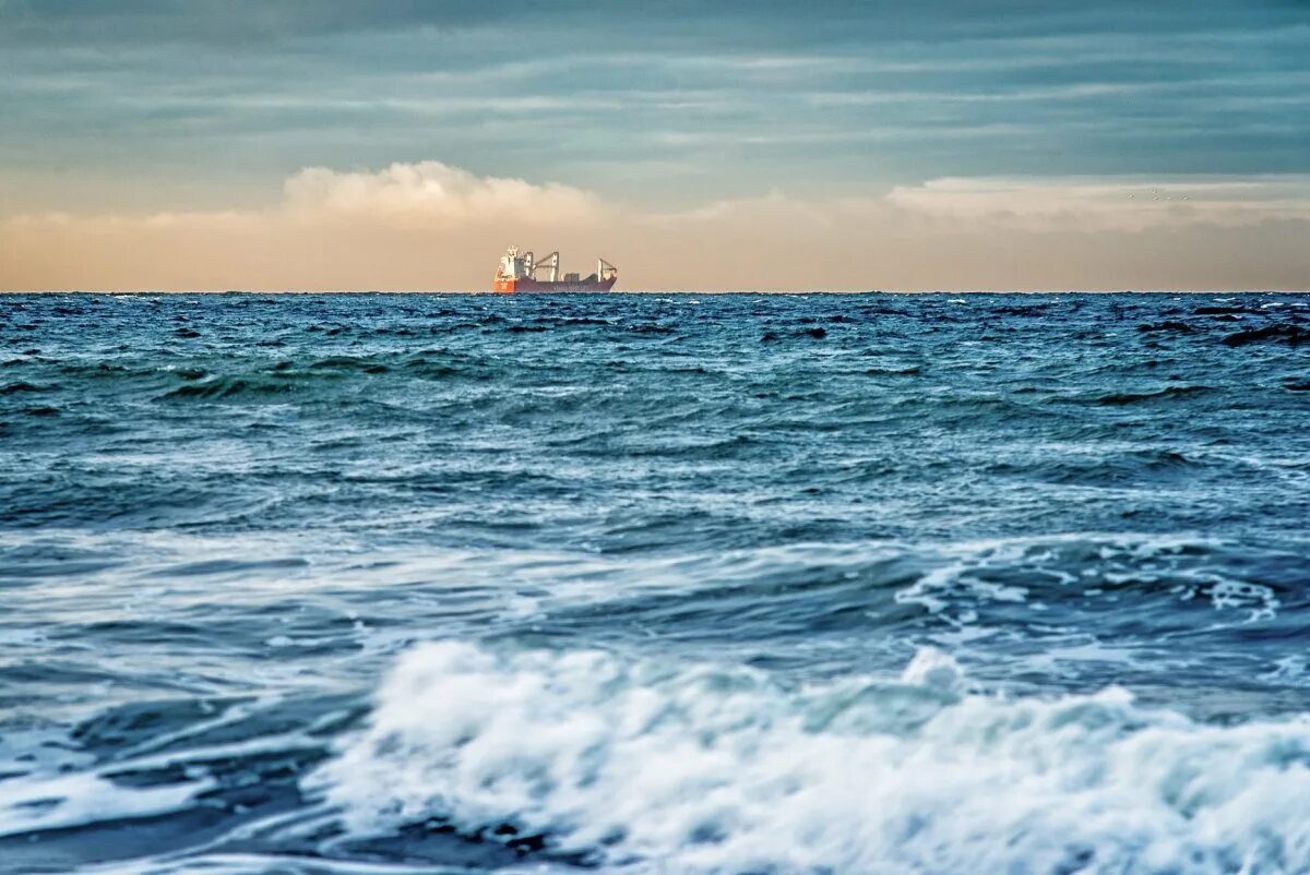 Балтийское море. Балтийское море фон. Галоклин Балтийское море. Балтийское море Калининград волны.