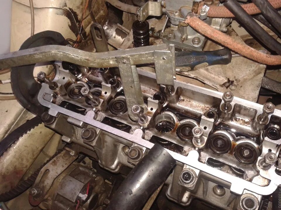 Маслосъёмные колпачки ваз 2109 инжектор. Сальники гбц ваз 2109. Сальников клапанов ваз 2115. Замена клапанов ваз 2109 инжектор. Маслосъёмные колпачки ваз 2109 инжектор.