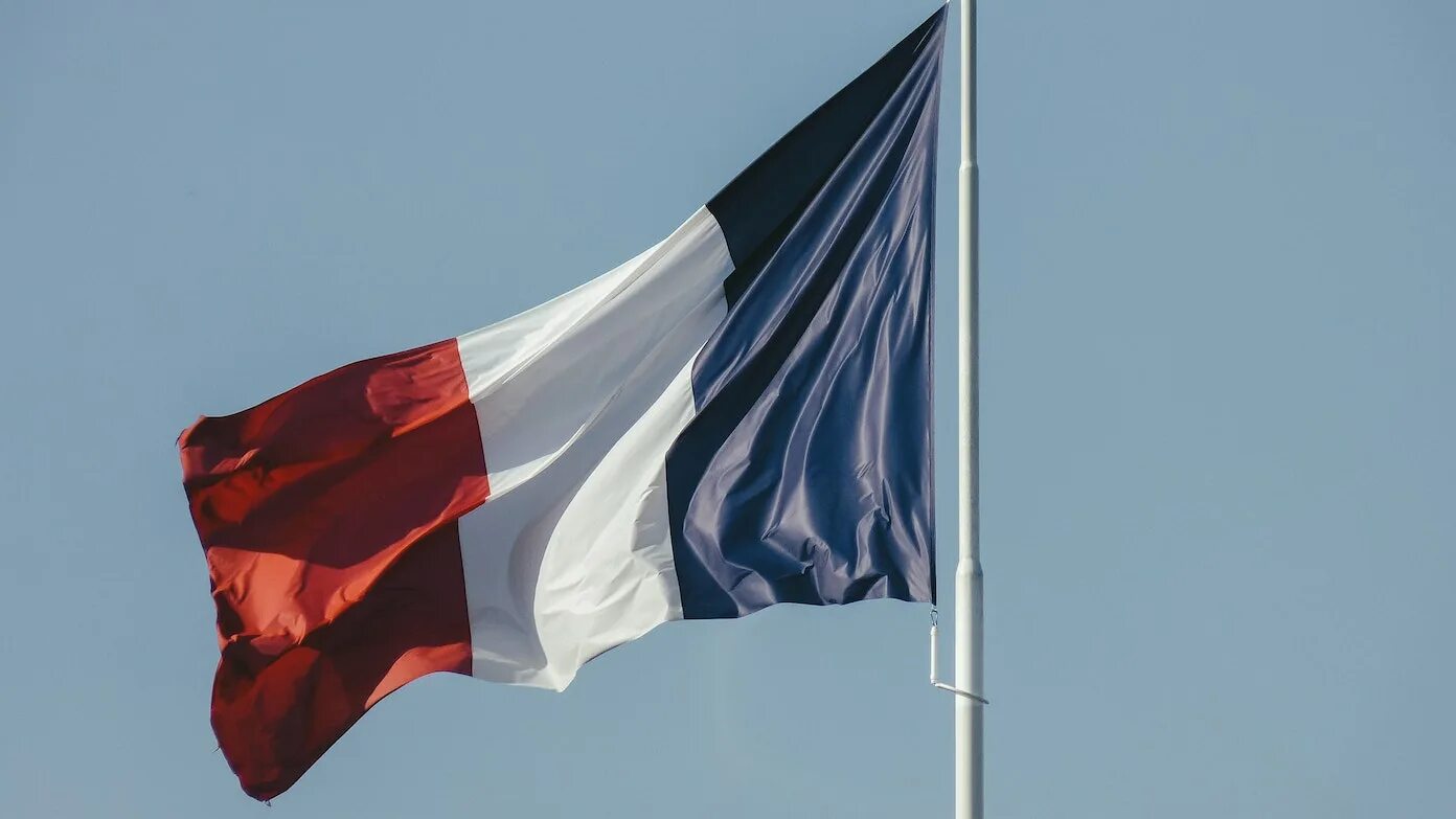 Франция страна нато. Франция в НАТО С 2009. Флаг Франции. Россия и Франция. Флаг Франции и ЕС.