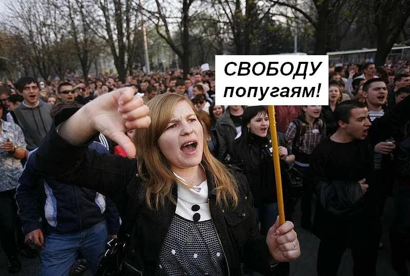 Рэперы коммунисты. Акция нацболов у латвийского посольства. Свободу соскам. Свобода слова в интернете. Свободу попугаям.