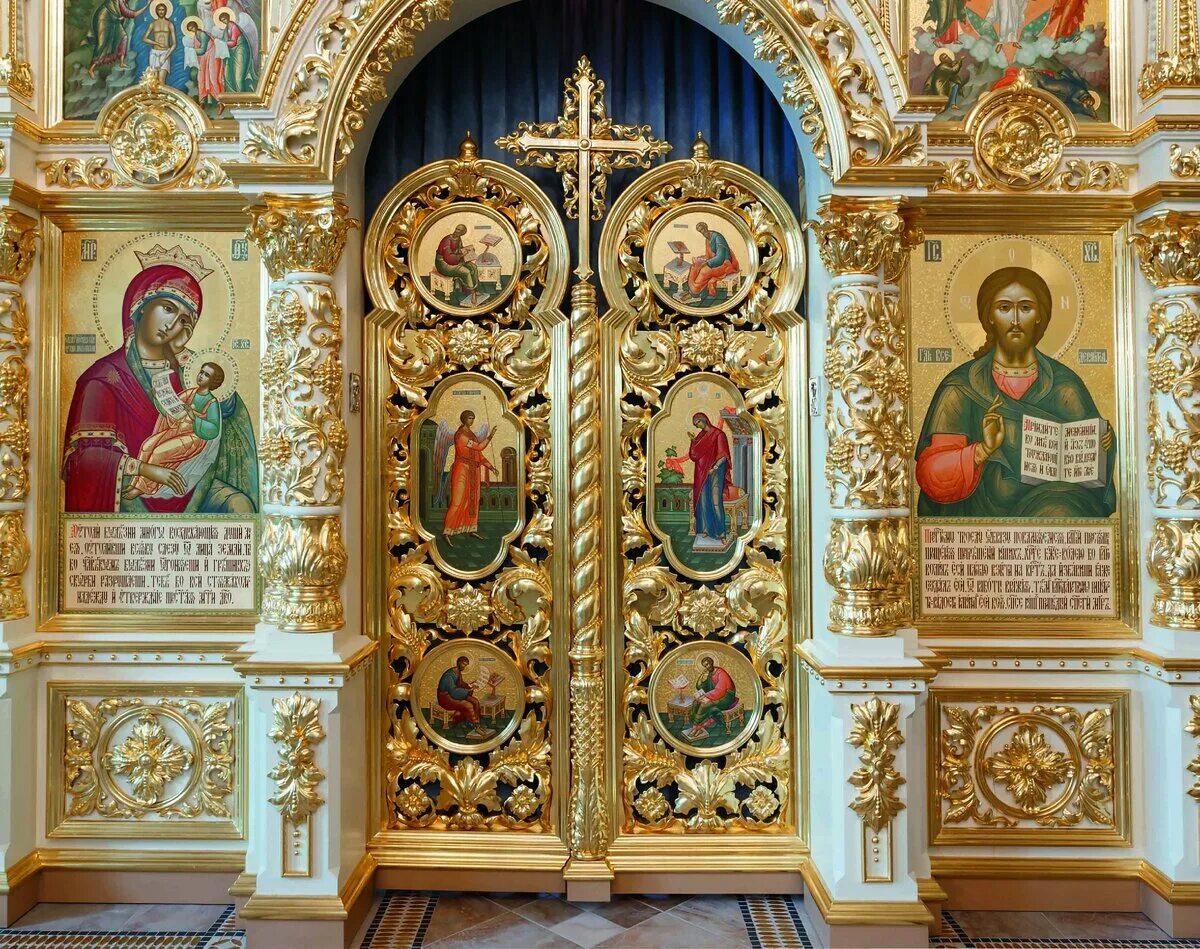 иконостас храма христа спасителя. алтарные врата православного храма. царские врата иконостаса. царские врата иконостаса. иконостас с царскими вратами в православном храме.