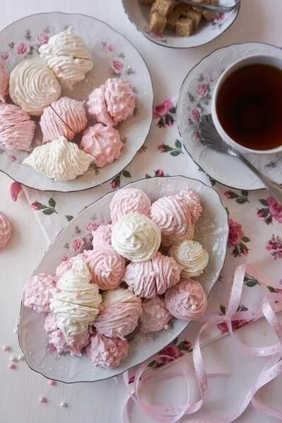 Зефир еда. Чай с зефиром. чаепитие с зефиром. розовый зефир вкусный. фотосессия с зефиром.