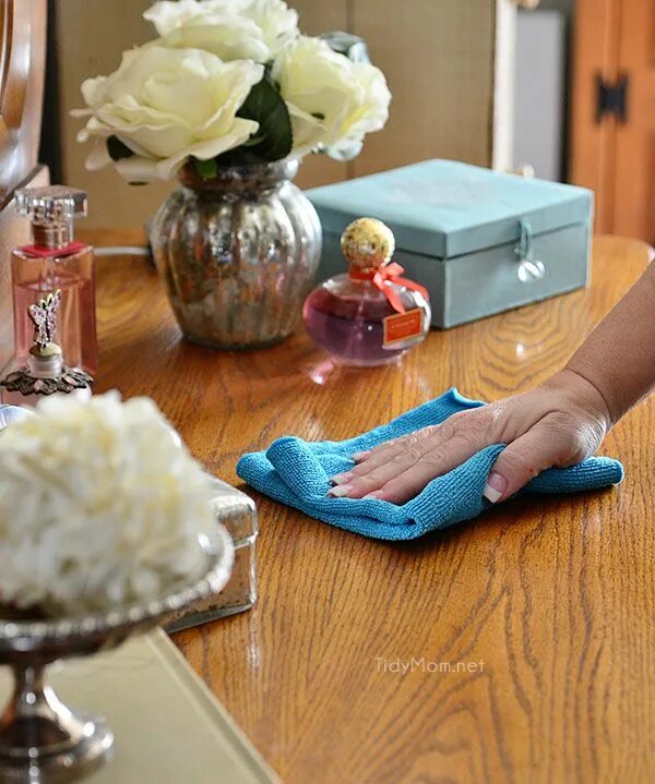Doing dusting. Dusting. doing the dusting.