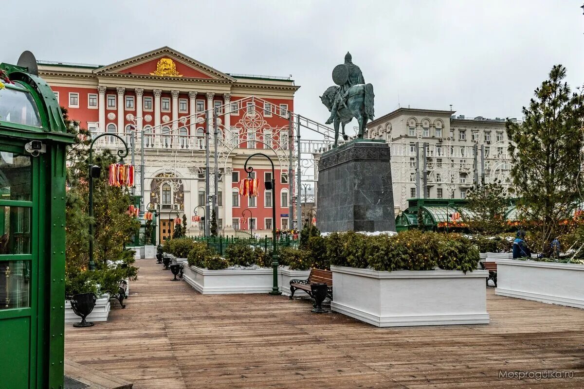 Тверская пл. Тверская площадь Москва. Тверская площадь Москва 2023. Тверская площадь сейчас. Карусель на Тверской площади в Москве.