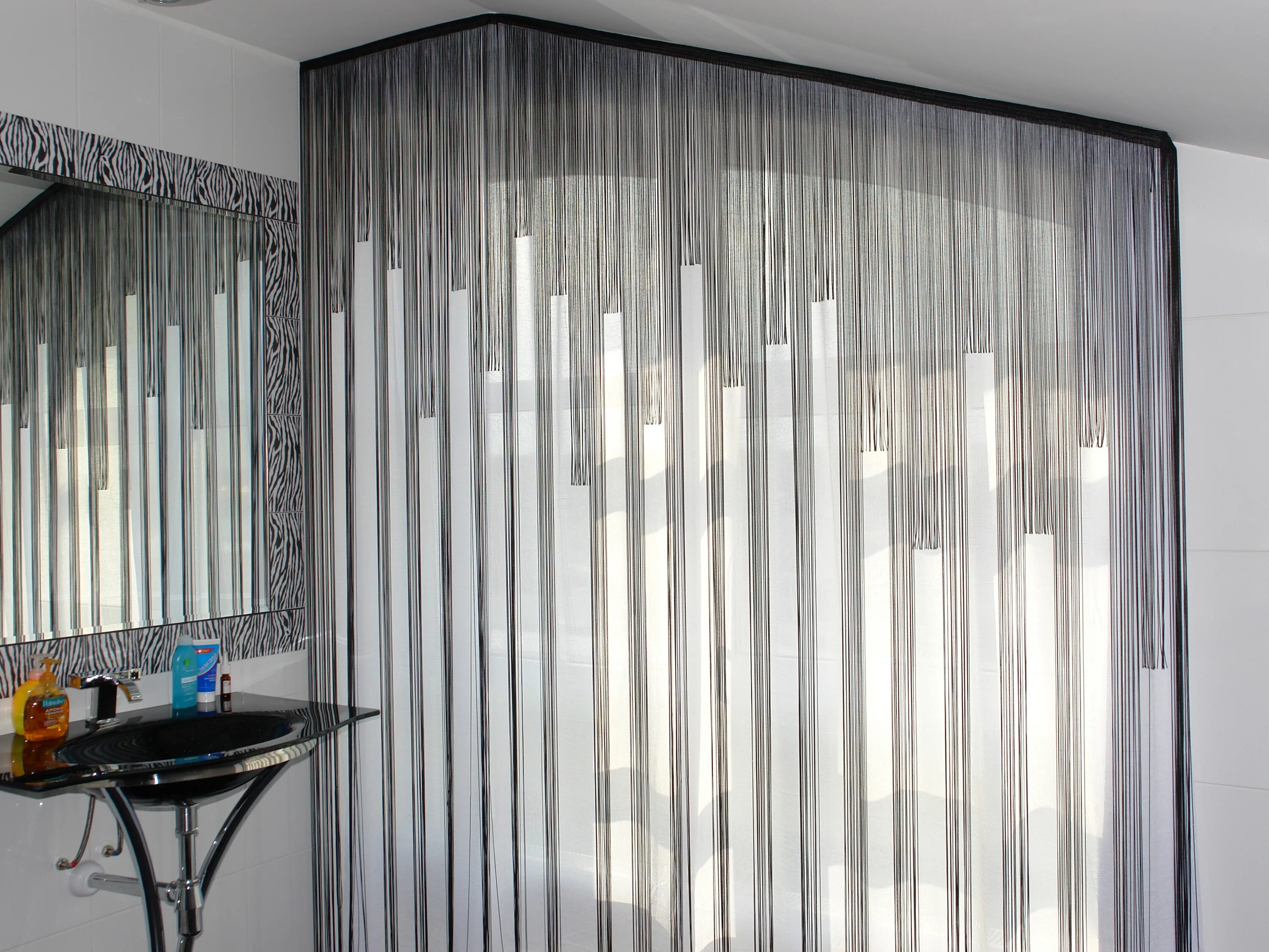 зеркальные шторы. жалюзи с узорами. зеркальные занавески. зеркальные шторы. зеркальные шторы.