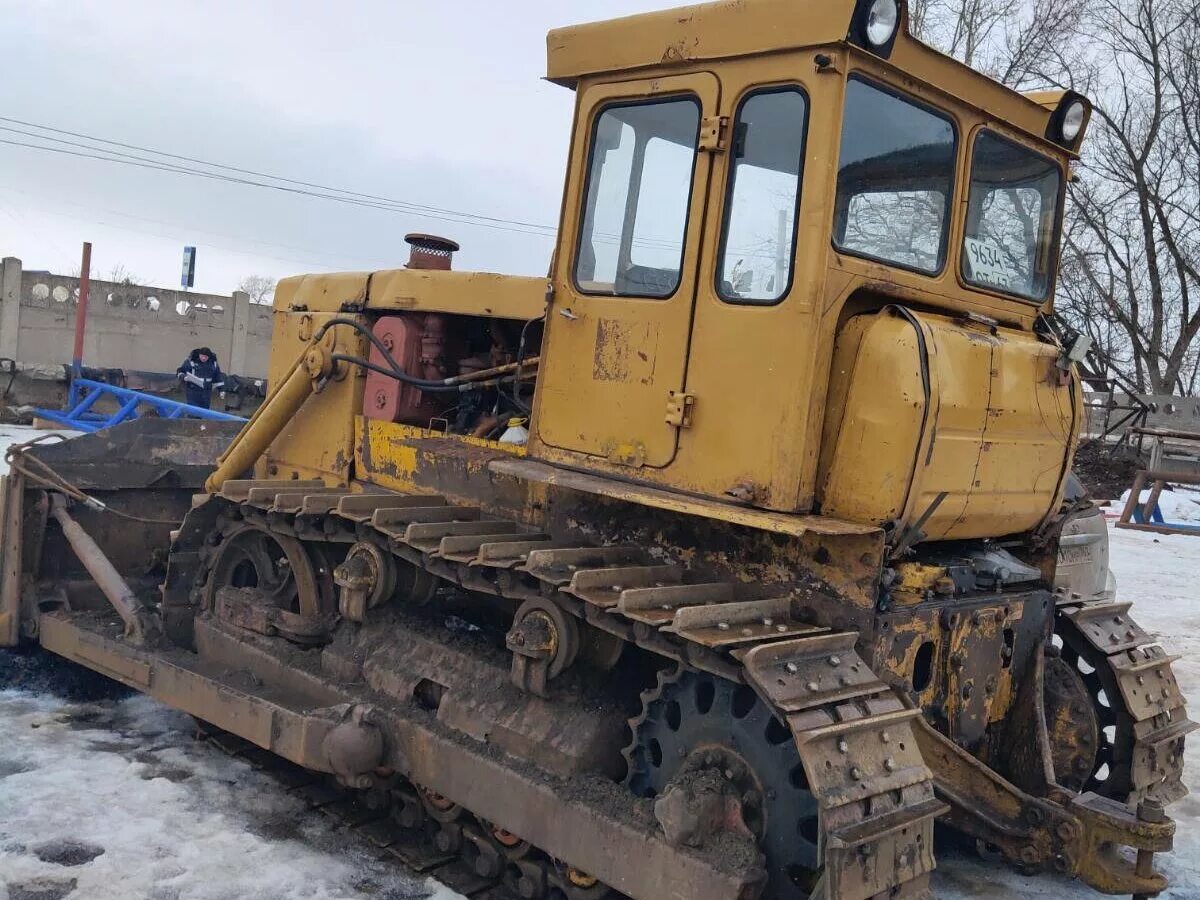 Куплю бульдозер б у на авито. Трактор ЧТЗ 130. Бульдозер т-130. ДТ 130 бульдозер. Бульдозер гусеничный т-130.