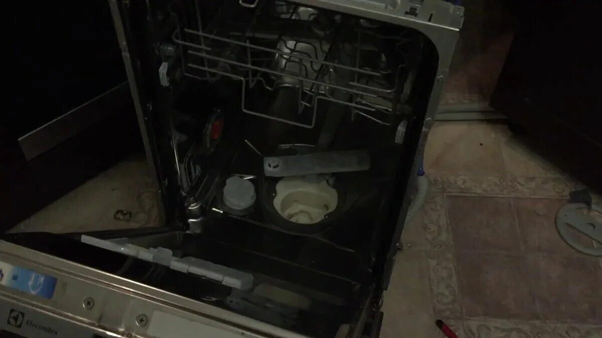 Ошибка посудомоечной машины 5. Electrolux посудомоечная машина oshibka i30. посудомоечная машина электролюкс ошибки. ошибка посудомоечной машины i30 electrolux. посудомоечная машина candy brava ошибка e30.