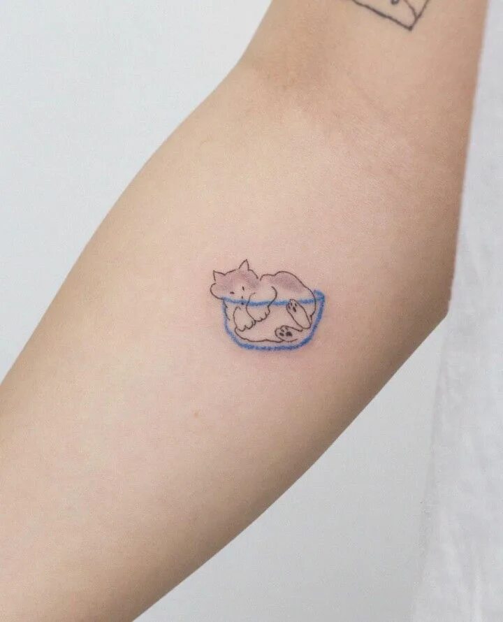Мини тату цветные. Cute tattoo. Тату красным контуром. Маленькие миленькие татуировки. Мини тату цветные.
