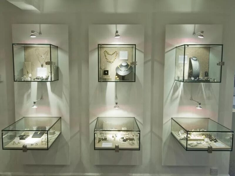 витрины для экспонатов музея. музейные витрины иган групп. витрины для экспонатов музея. стеллаж стеклянный для музея. витрина стеклянная для музея.