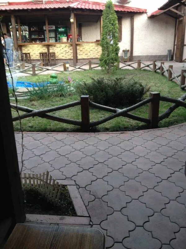 Старый двор ульяновск. Старый дворик ульяновск. Ресторан в ульяновске старый дворик. Кафе старый двор ульяновск кузоватовская. Кафе старый двор ульяновск.