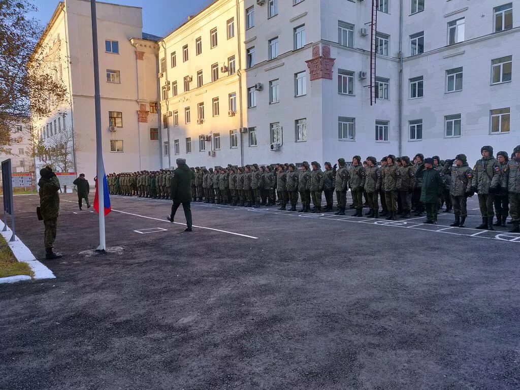 Слово плац. Плац в армии. Плац строевой подготовки. Воинский плац. Оборудование плаца войсковой части.