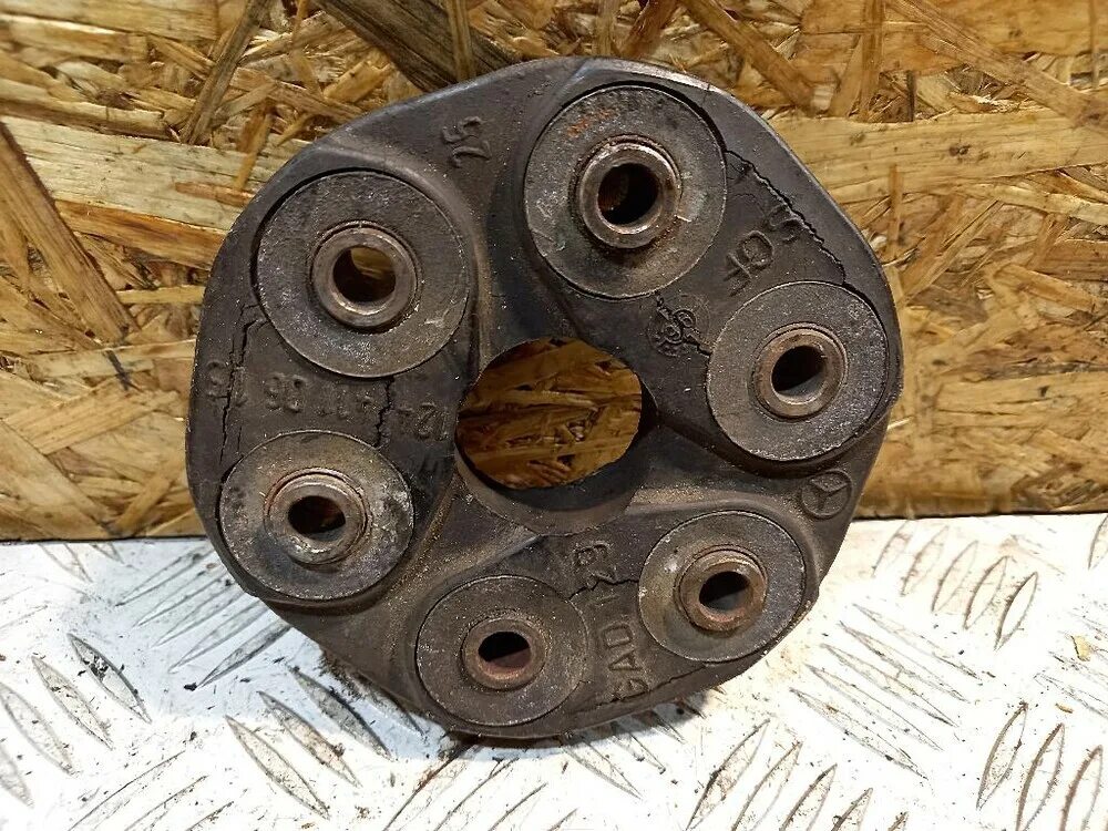 Муфта мерседес 210 артикул. Муфта карданного вала w124. Задняя муфта кардана мерседес 124. Муфта кардана мерседес w124. Муфта кардана w124.