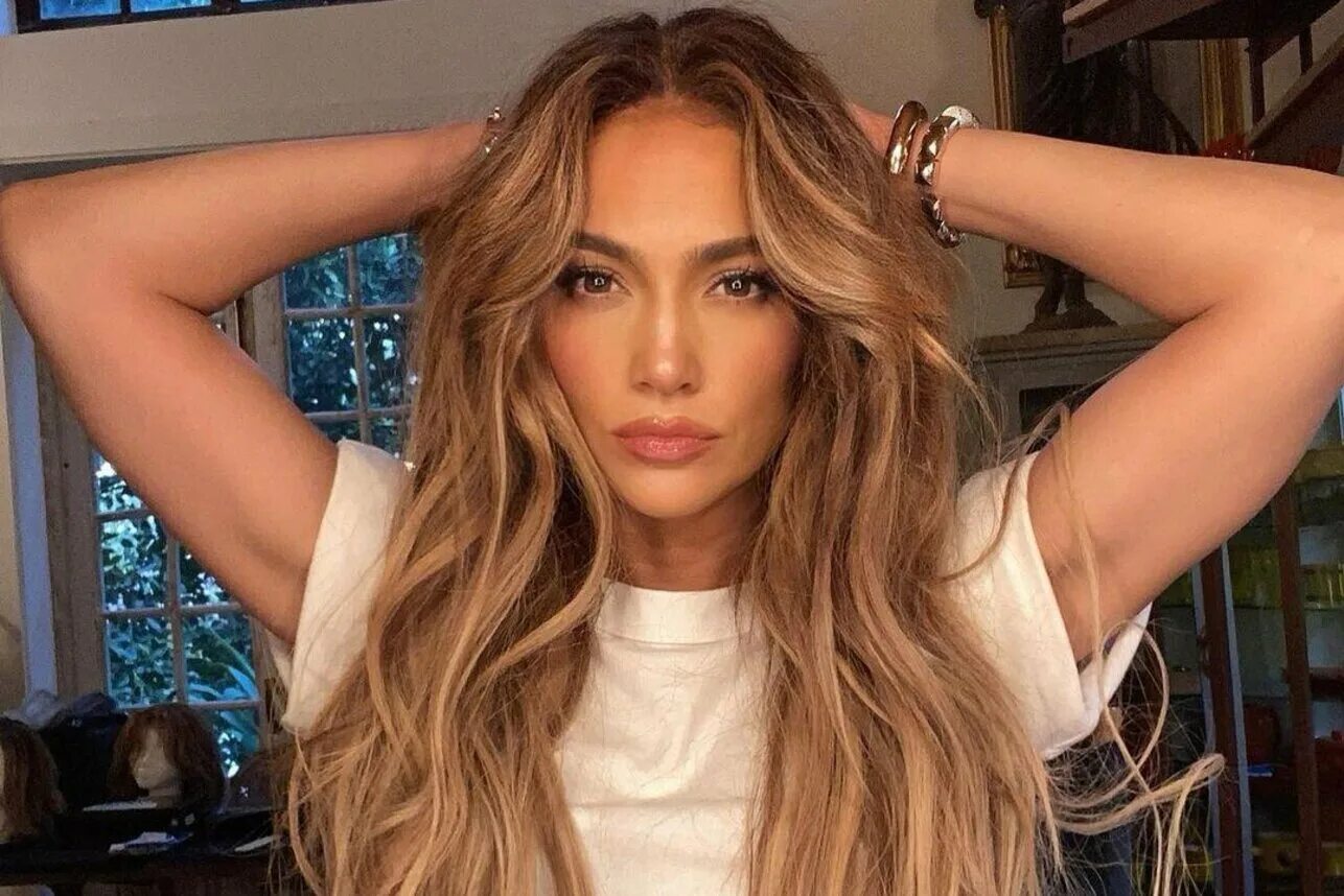 Джей ло фигура. Лопес инстаграм. Лопес инстаграм. Джей ло помада коричневая. Лопес инстаграм.