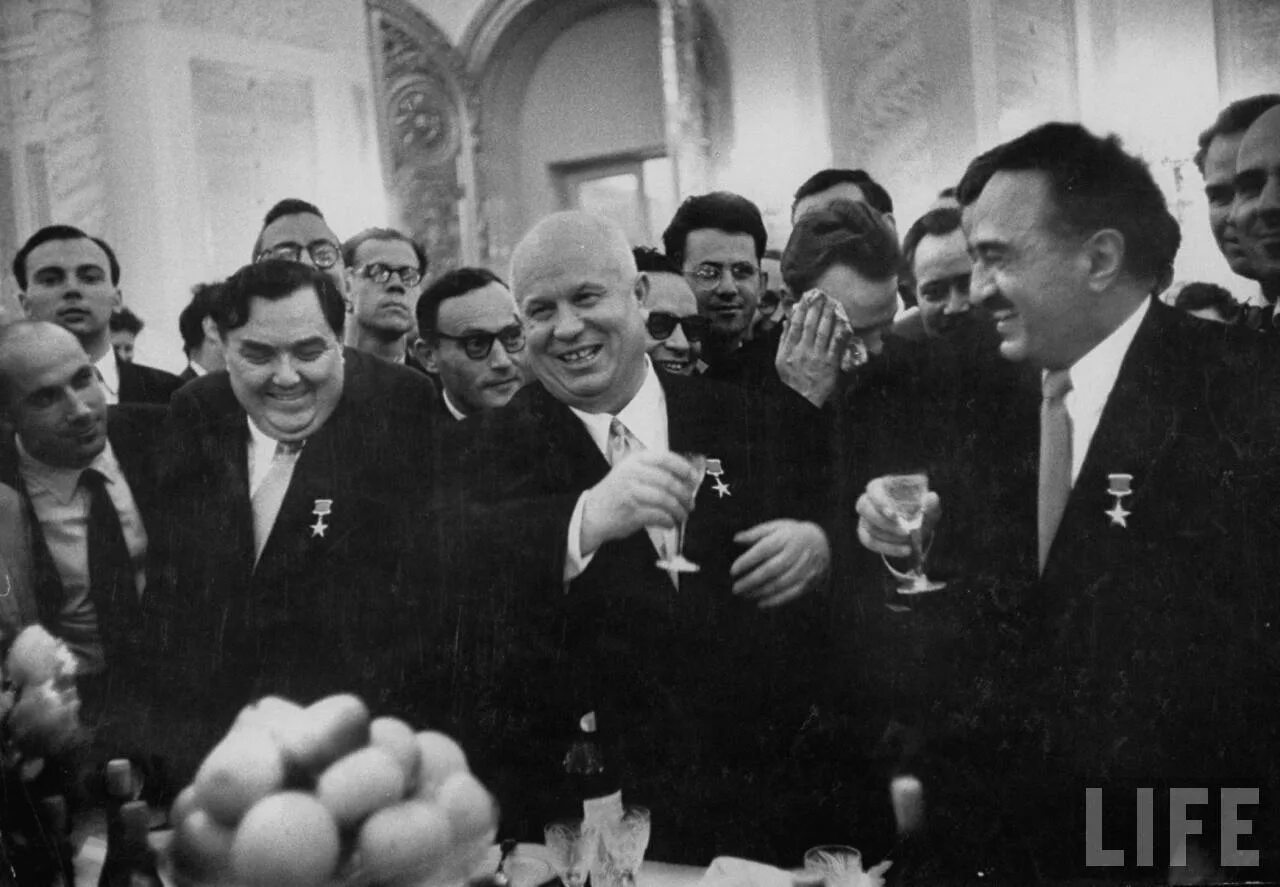 Избрание хрущева первым секретарем кпсс. Никита хрущев 1953. никита хрущев 1956. хрущев секретарь цк кпсс. советский союз 1 секретарь никита хрущева.