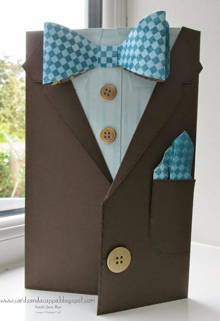 Подарок папе рубашка. Открытка рубашка скрапбукинг. Открытка рубашка оригами. Открытка рубашка с галстуком и пиджаком. Упаковка подарка на 23 февраля.