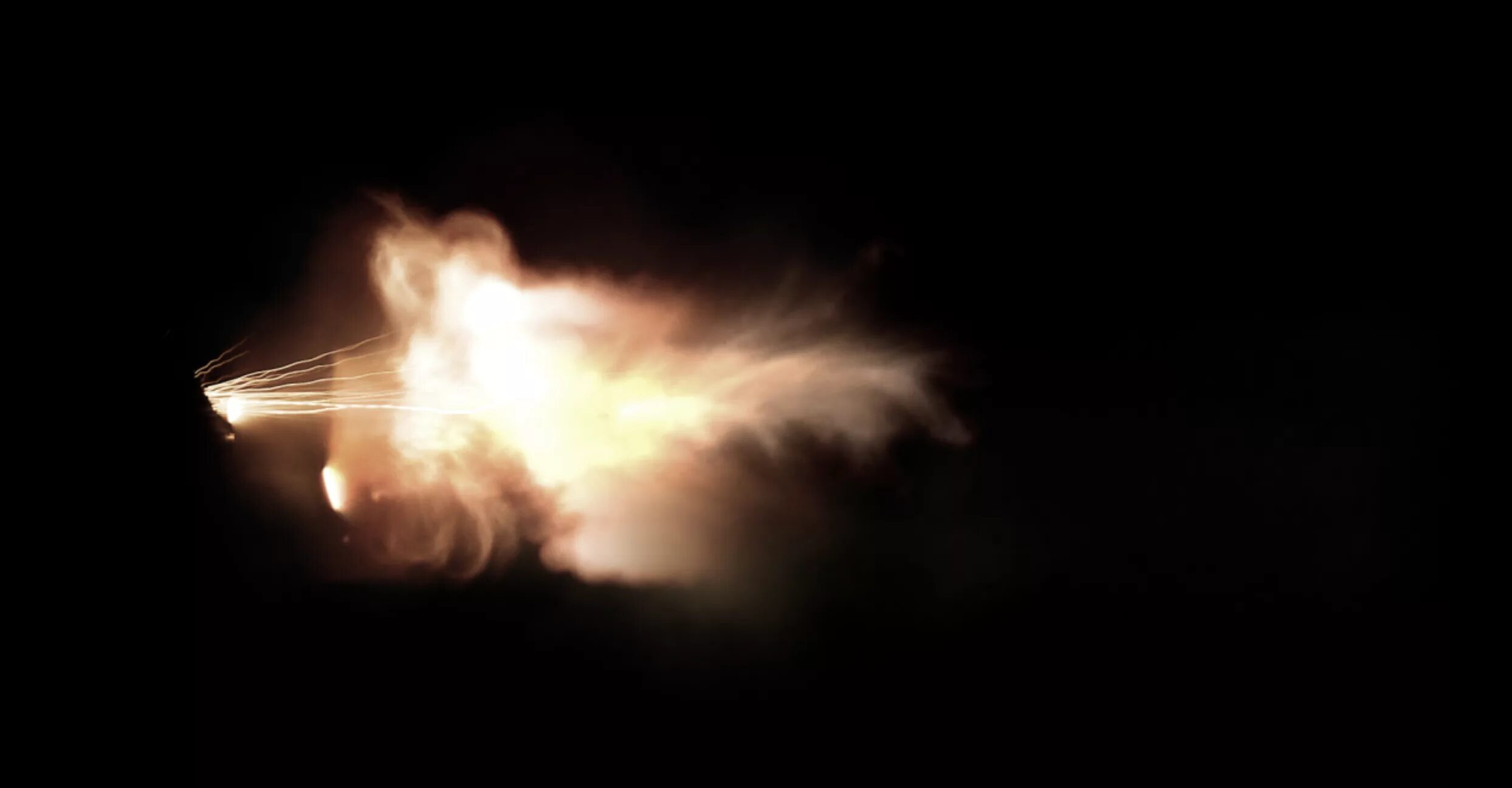 Футаж выстрела. Muzzle flash вспышка. эффект выстрела. пламя выстрела. огонь от выстрела.