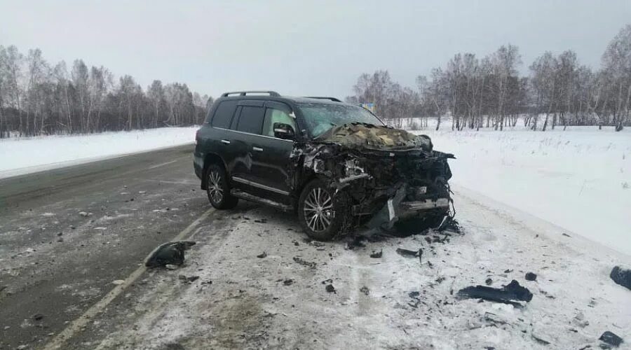 Тойота ленд Крузер 200 в кювете. ДТП Тойота ленд Крузер 200. Разбитая Тойота ленд Крузер 200. Авария на трассе Барнаул Бийск сегодня в Алтайском крае. 28 декабря 2017 г