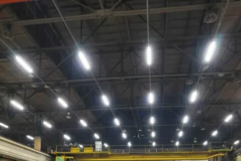 В производственных помещениях применяется освещение