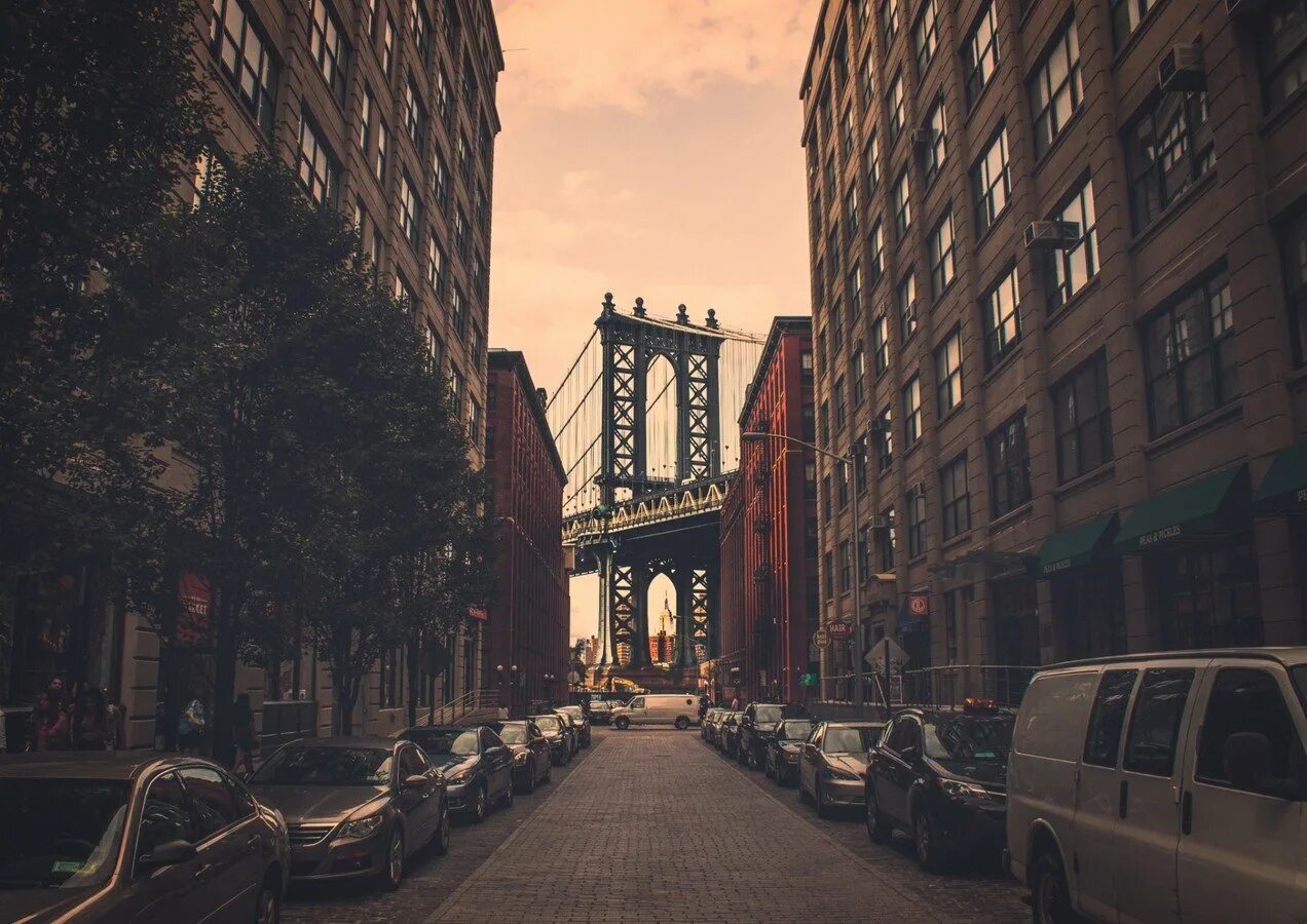 Коричневая улица. Италия рим улочки италии. Нью-йорк улицы бруклина. Уютные улочки берлина. Коричневая улица.