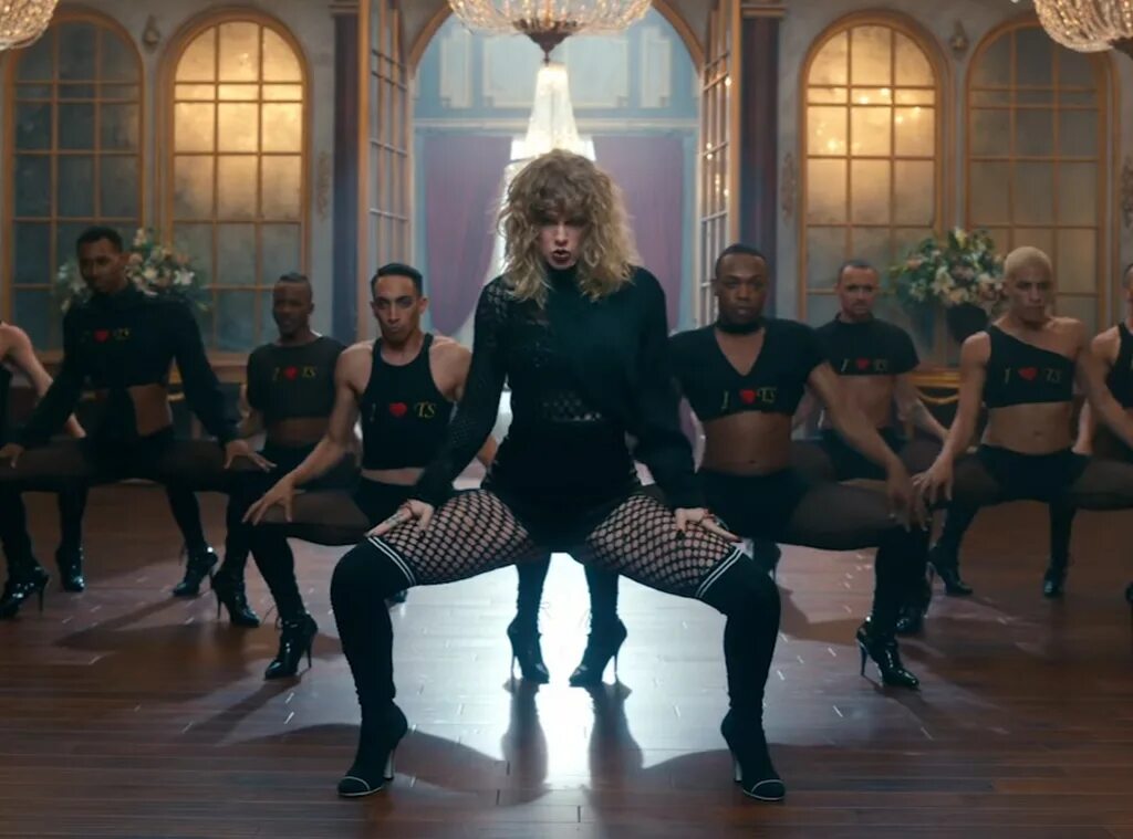 Тейлор свифт look what you make. Тейлор свифт look what you made me do. доминатрикс тейлор свифт. taylor swift looks. тейлор свифт клипы.