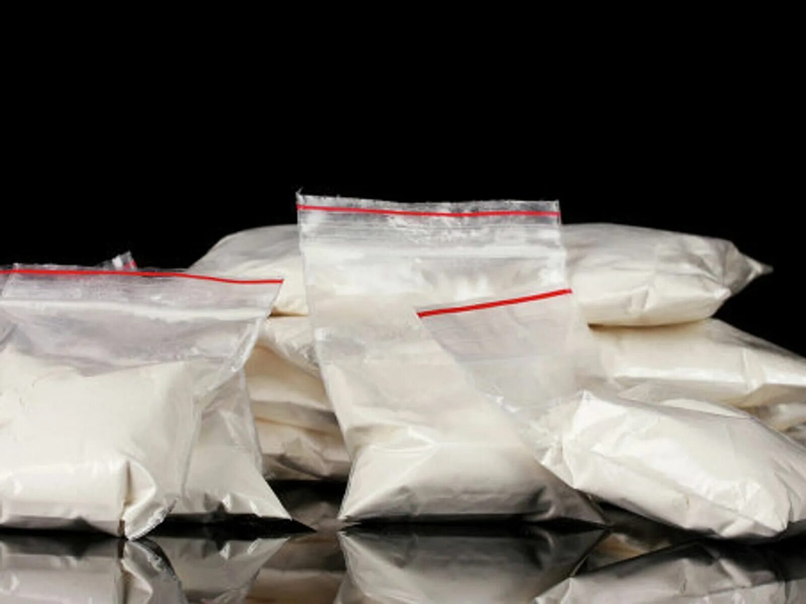 Полиэтиленовый пакет. Пакет кокаина. Мягкая упаковка пищевых продуктов. Пакетик с порошком нарисованный. Полиэтилен пакет.