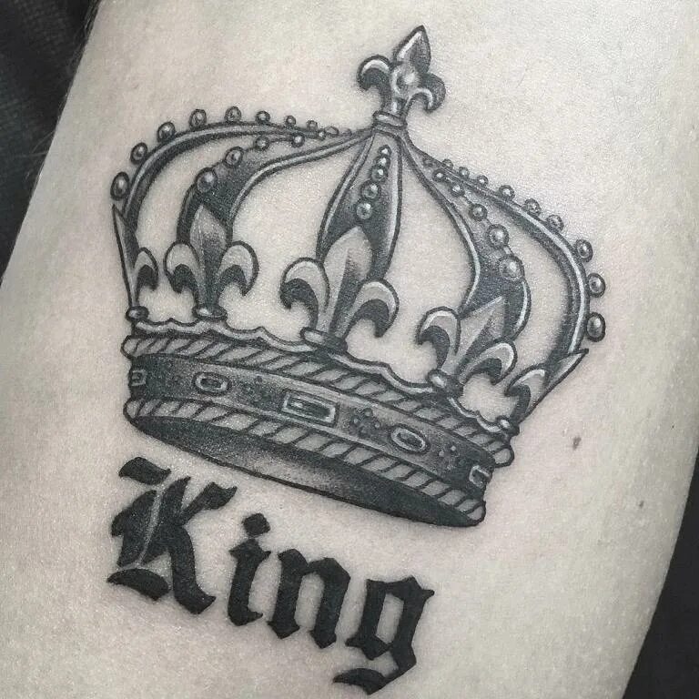 Корона тату мужчин. Тату. Татуировка корона. Татуировка корона мужская. Корона тату эскиз.
