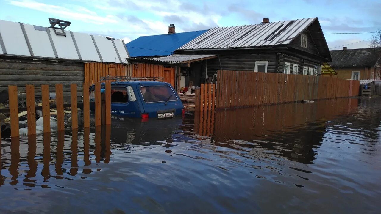 Уровень воды в ваге на сегодня. Наводнение в Архангельской области. Паводок в Архангельской области. Наводнение в Кевроле Архангельской области. Наводнение Вельск.