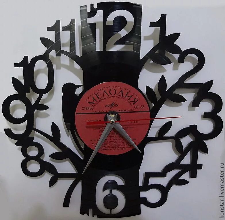 Часы пластины. Часы из виниловых пластинок. настенные часы из пластинки. настенные часы из виниловых пластинок. часы виниловая пластинка.