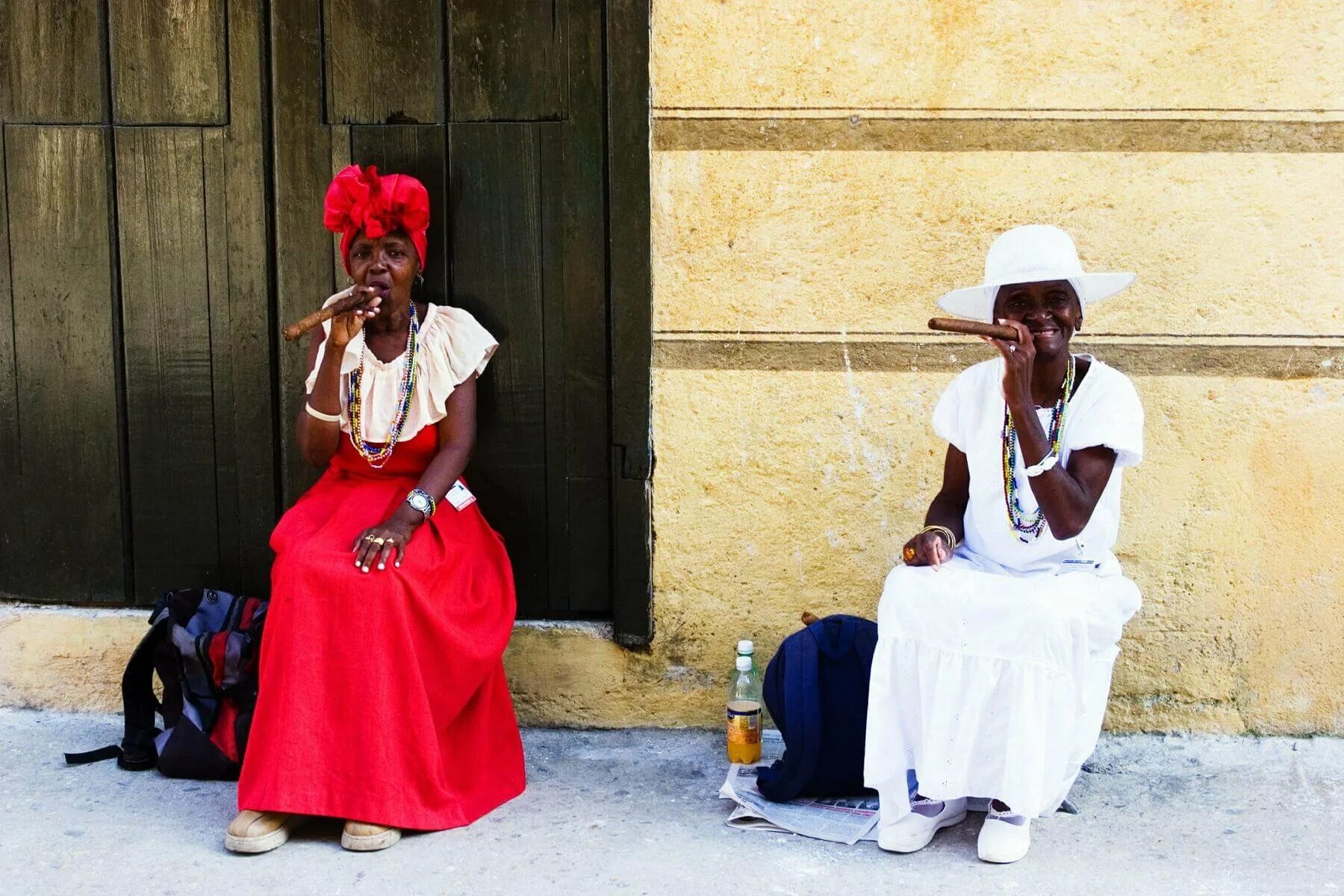 Кубинская вконтакте. Куба Гавана Национальная одежда. Кубинские сигары Гавана. Куба и кубинцы. Куба Гавана Варадеро.