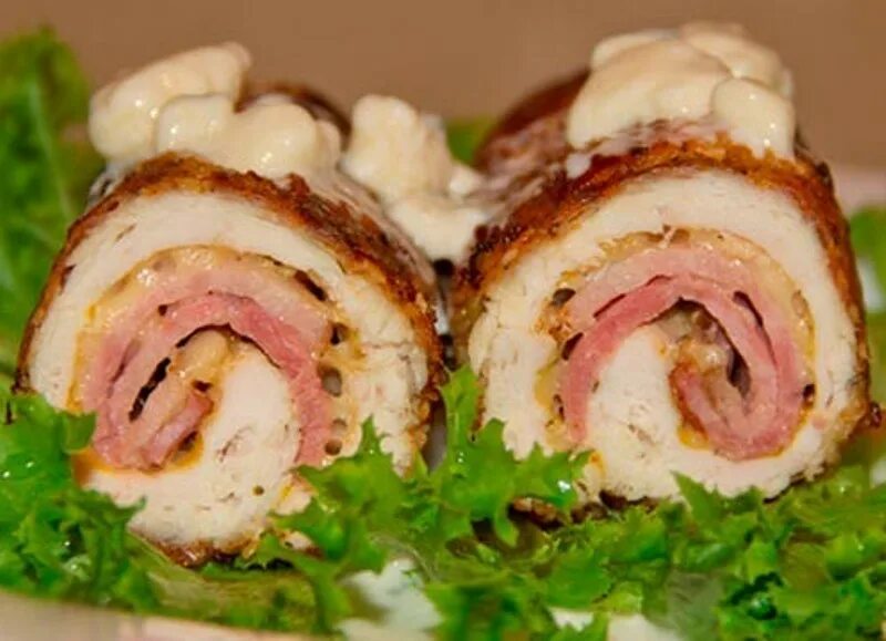 Куриные рулетики с куриной печенью. Рулетики из ветчины с курицей и сыром. рулет куриный с ветчиной. куриные рулетики с ветчиной. куриные рулетики с ветчиной и сыром.