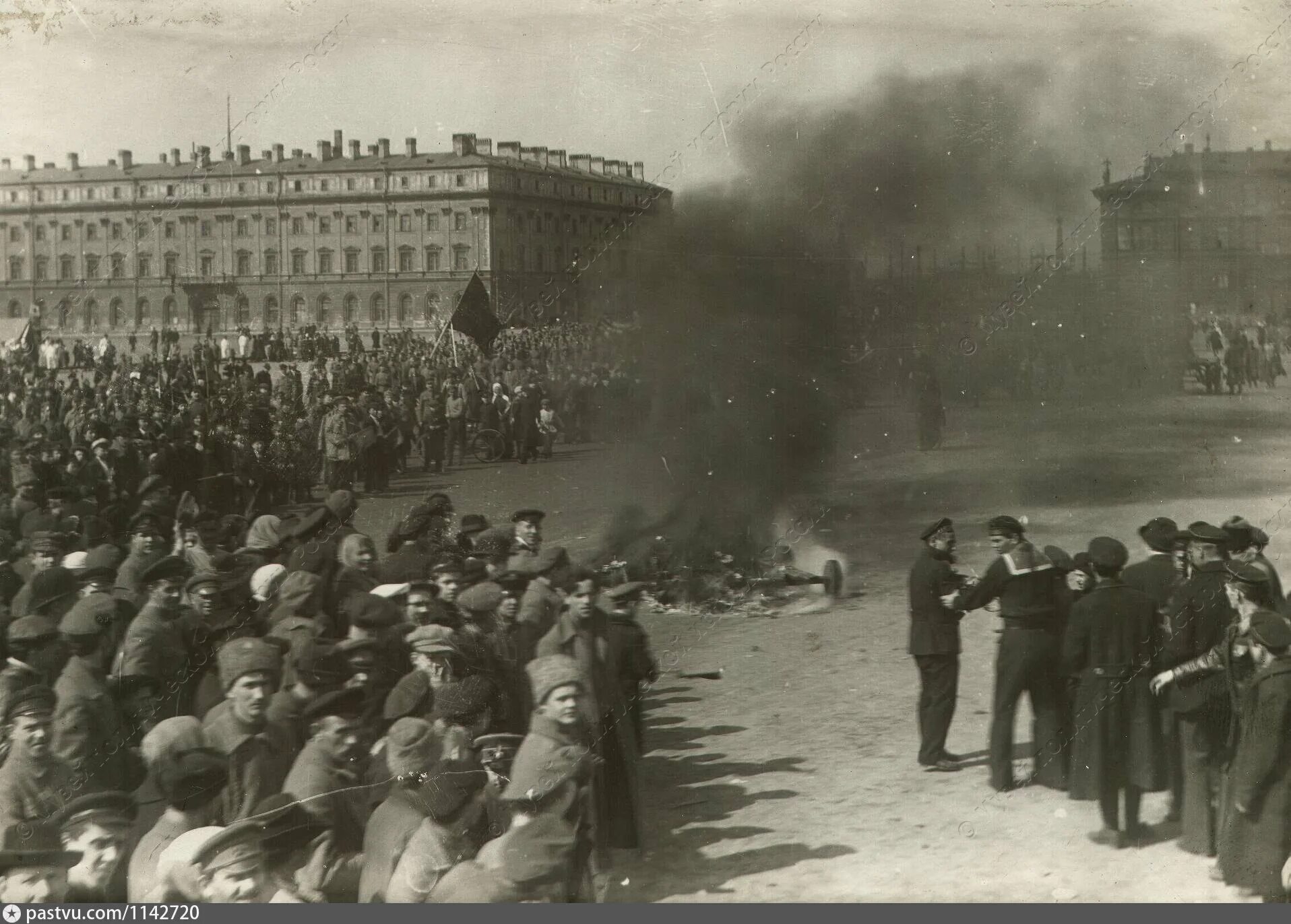 Петербург революция 1917. Марсово поле в Санкт-Петербурге 1917. Марсово поле Петроград. Марсово поле 1918.