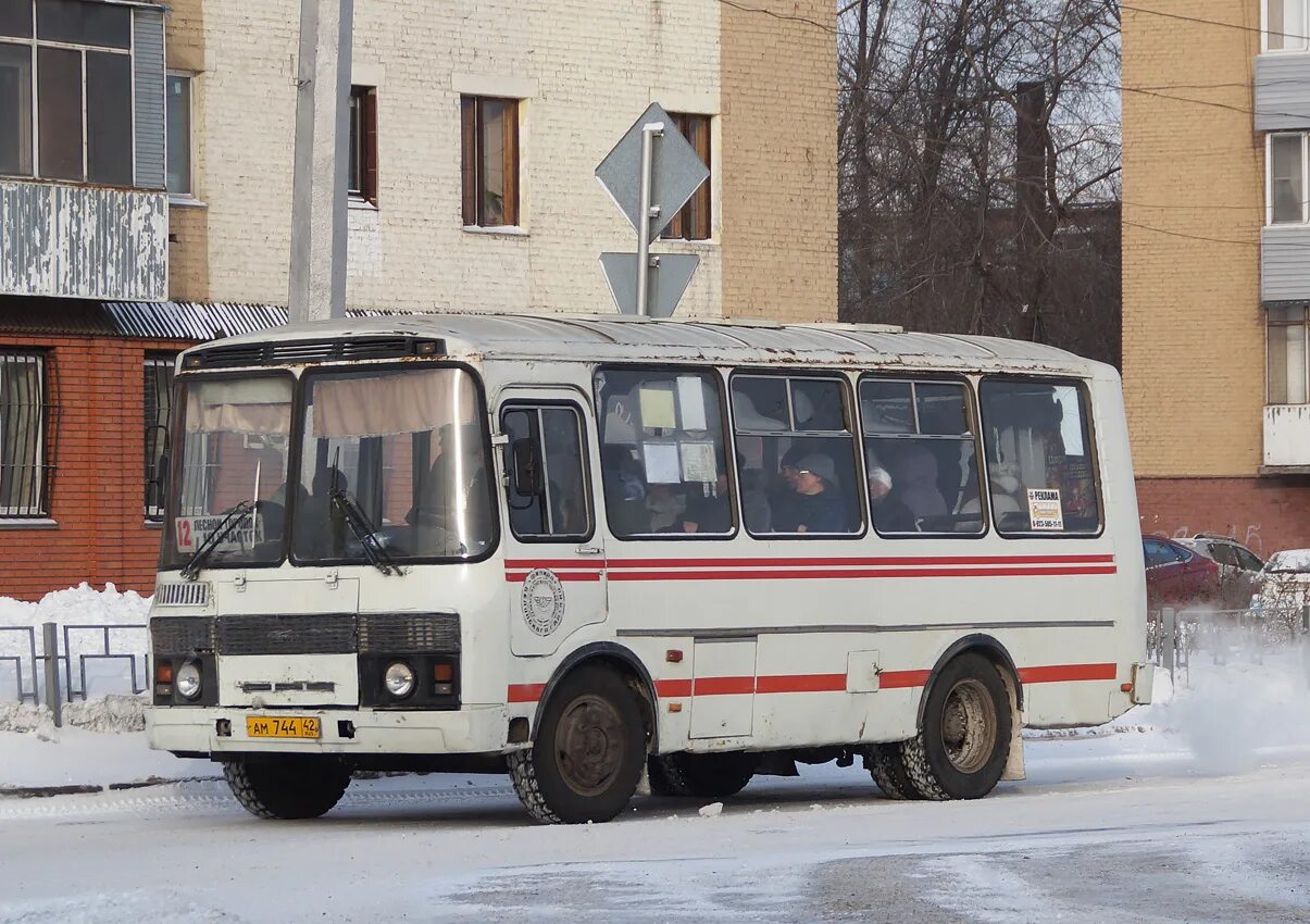 Номер автовокзала кузнецк. Ленинск-Кузнецкий ПАЗ 32054 В. Автобус ПАЗ Ленинск Кузнецкий. Автобус ПАЗ 32054. ПАЗ 32054 2002.