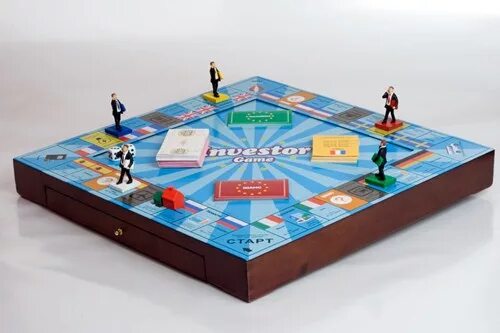 Tactic элиас для всей семьи 2. Вечер настольных игр. Она настольная игра. Настольная игра лузер. Настольная игра лудо.