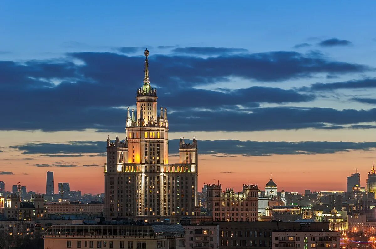 Высотка сталинка на котельнической набережной. Новая сталинская высотка в москве. Москва вид на высотки. Москва с птичьего полета мгу. Москва вид на высотки.