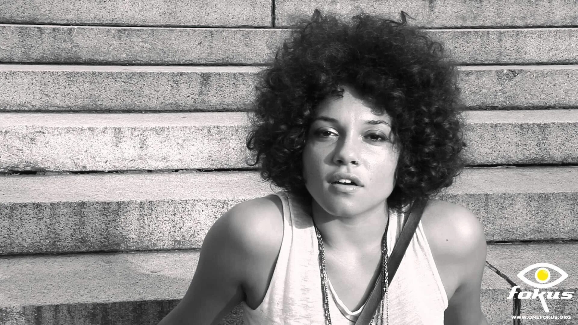 Певица софия уриста. Певица софия уриста помочилась на фаната. Sophia urista. Sophia urista urinated. Вокалистка софия уриста.