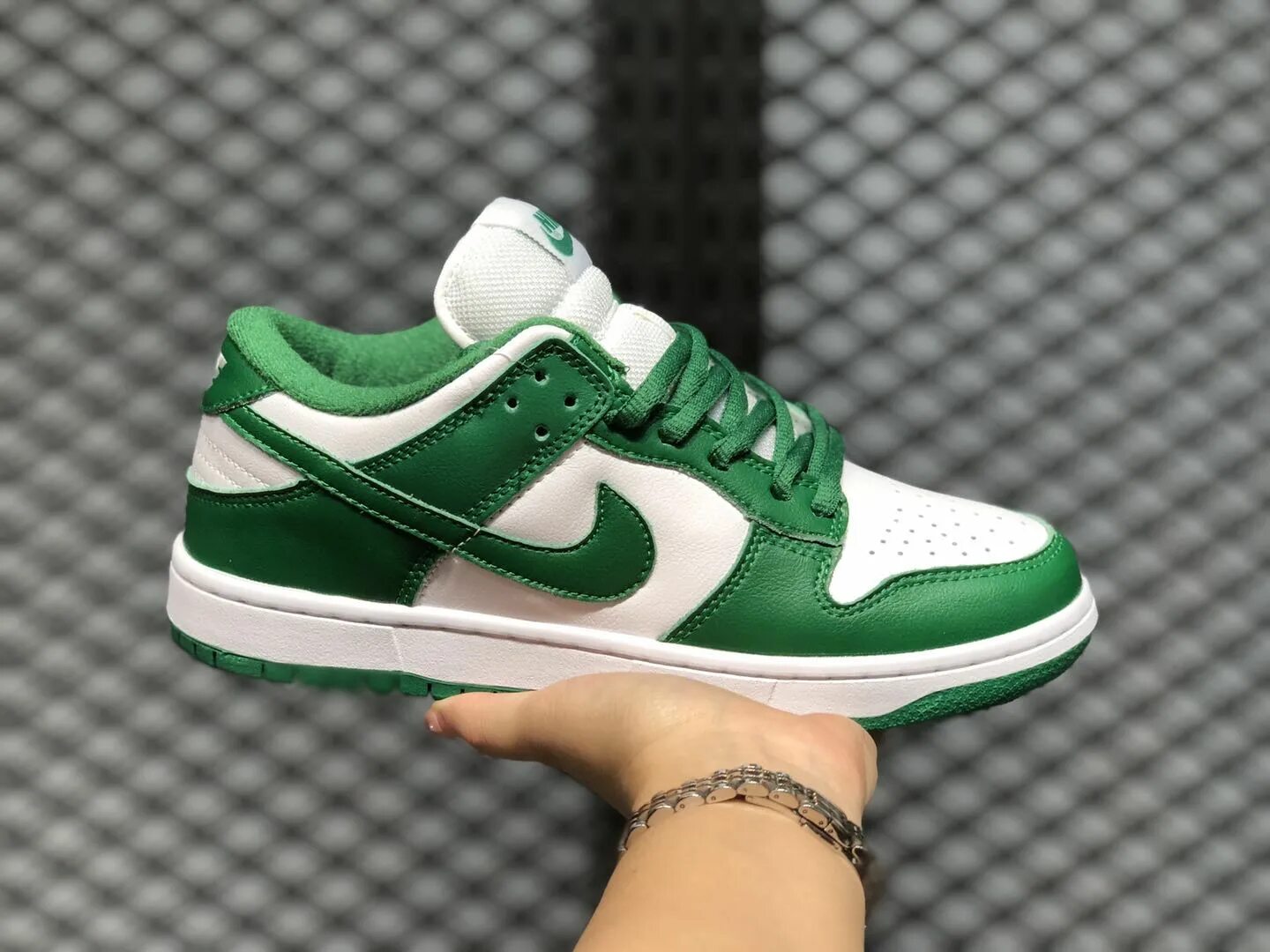 Dunk green. Nike sb dunk low green white. nike dunk low green. nike sb dunk low green. nike sb dunk зеленые.