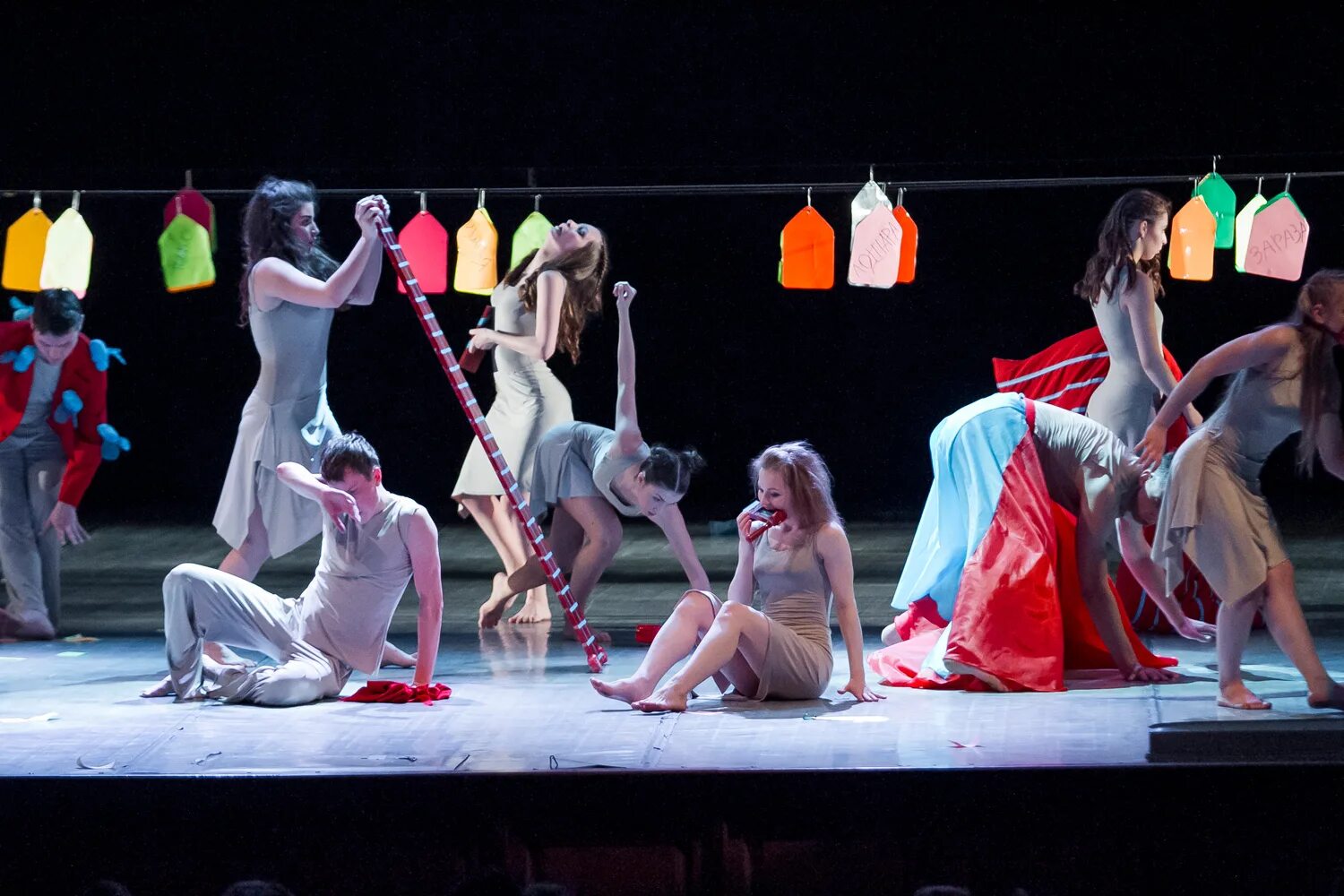 Театр танца «искушение» москва. Шоу под дождем. Театр танца искушение шоу под дождем. Севастопольский академический театр танца им. Шоу танцы под дождем искушение в спб.